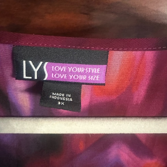 Vibrant Women's Blouse with Button Details - Picture 2 of 5